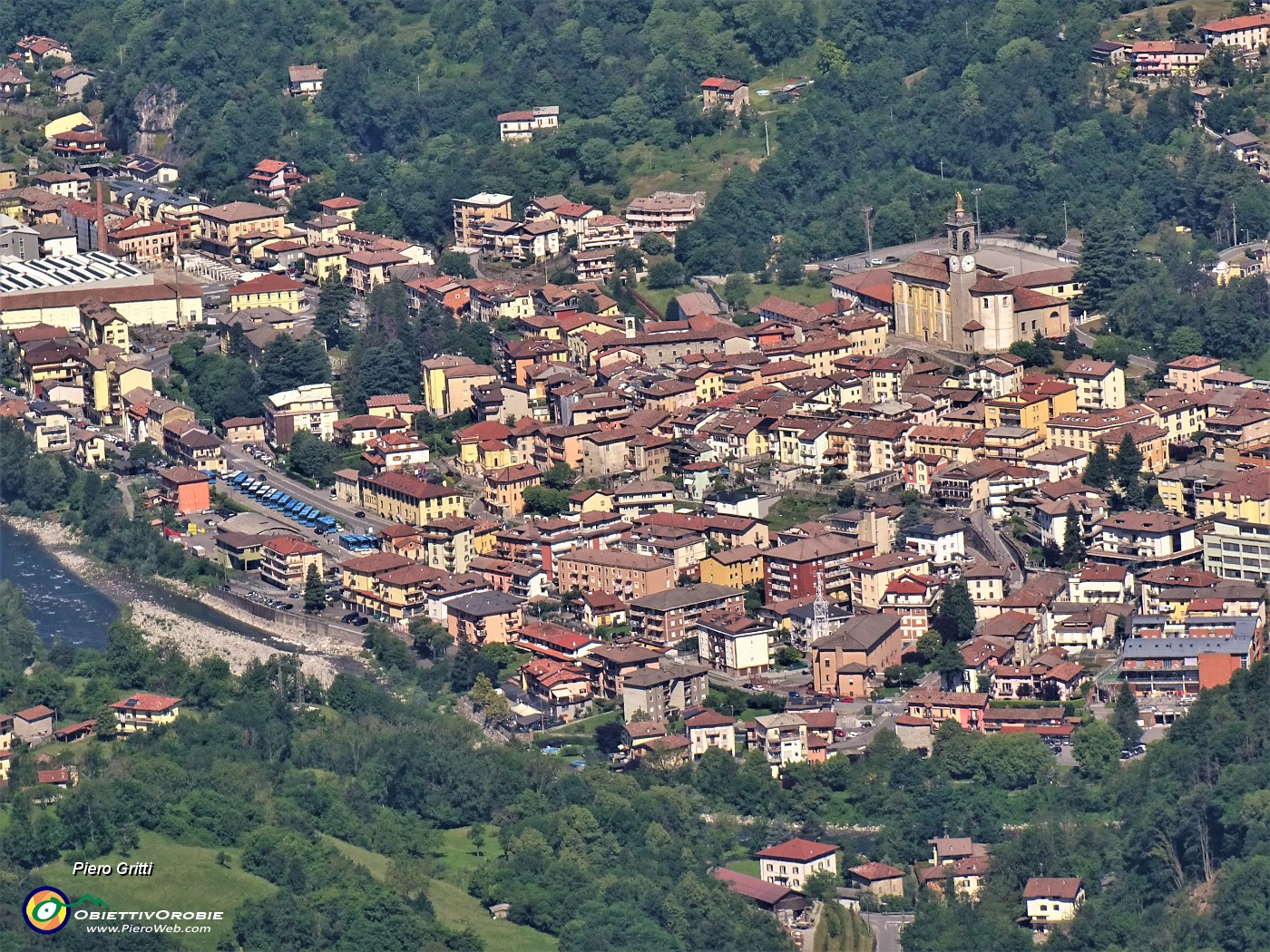 44 Zoom sul centro di Zogno con casa mia.JPG